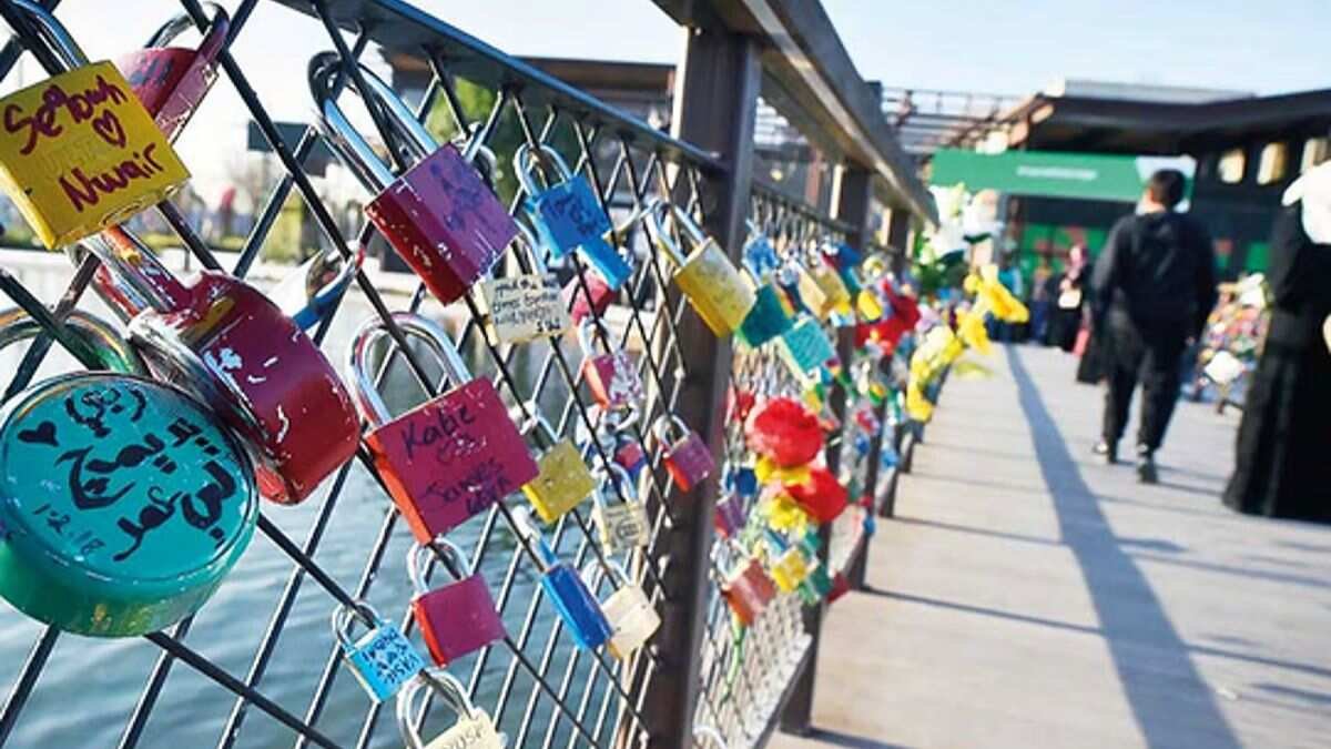 Love Lock Bridge, thing to see in Dubai