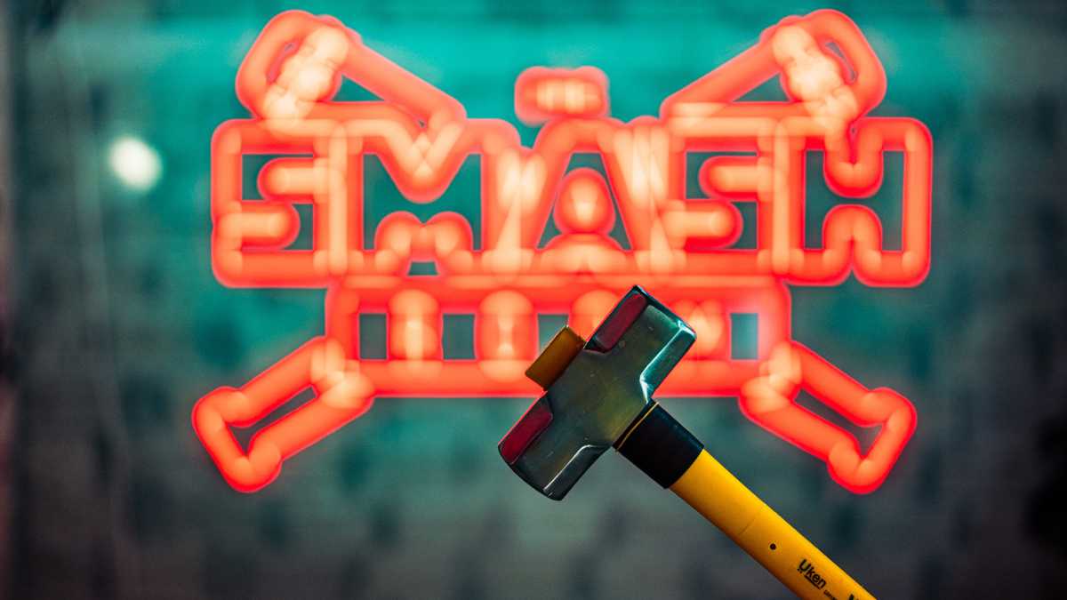 Smash, Scream, and Unwind: The Smash Room's Arrival in Abu Dhabi Sets the City Abuzz!