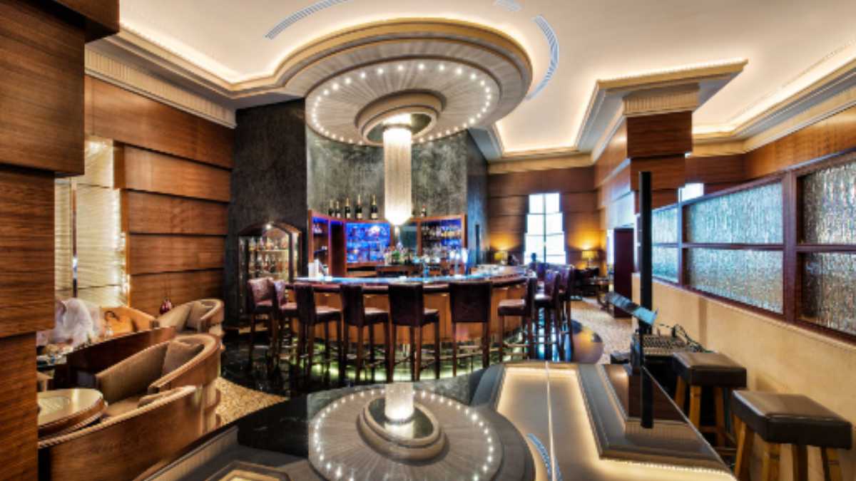 Experience Luxury and Craftsmanship at Crystal Bar's Exclusive Cigar Rolling Event