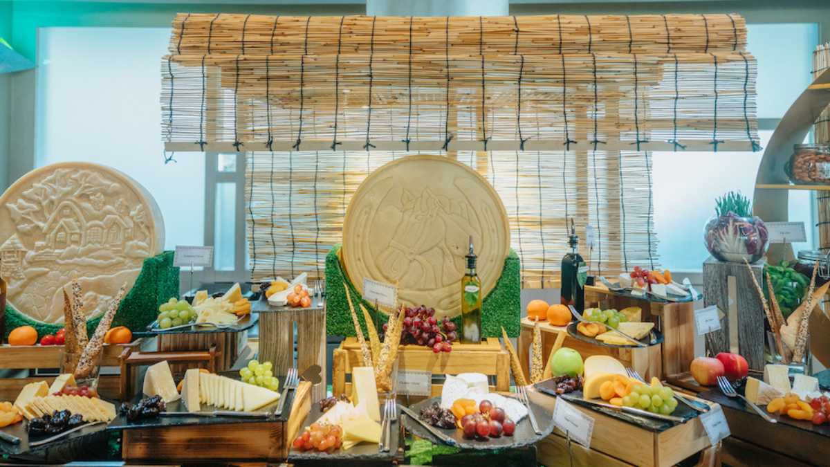 The Meydan Hotel's Souq Brunch: A Family Feast to Remember!