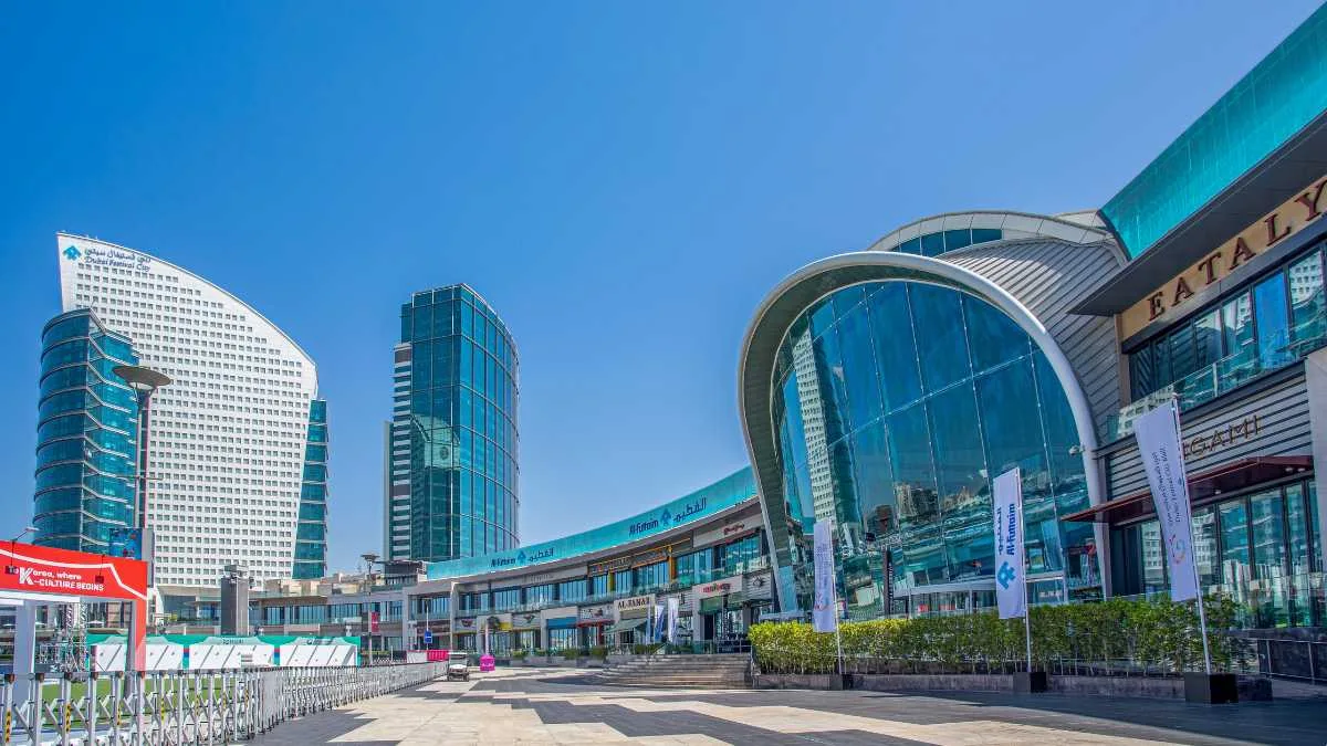 Spend AED 300 in the mall for a chance to win on-spot prizes and roll the Blue App’s dice to win up to AED 1000 worth of points