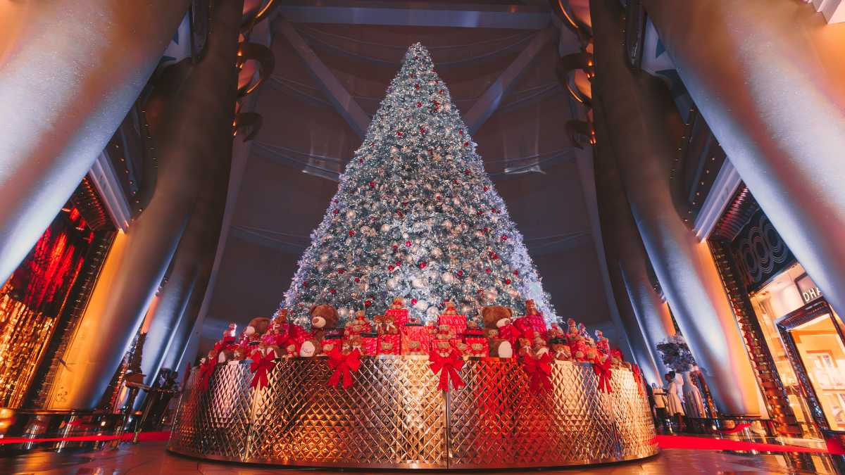 Hamley's Joins Burj Al Arab for a Magical Christmas!