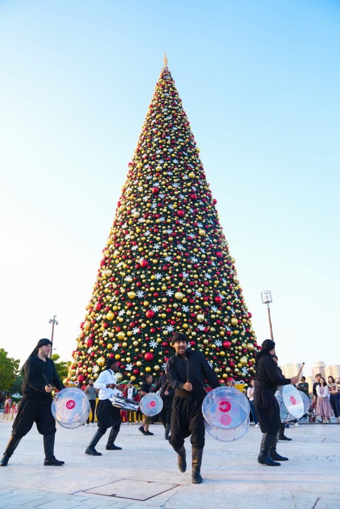 Experience Dubai's Al Seef Creek Festival: Anooki, Tallest Tree, Live Performances, and More in One Winter Wonderland!