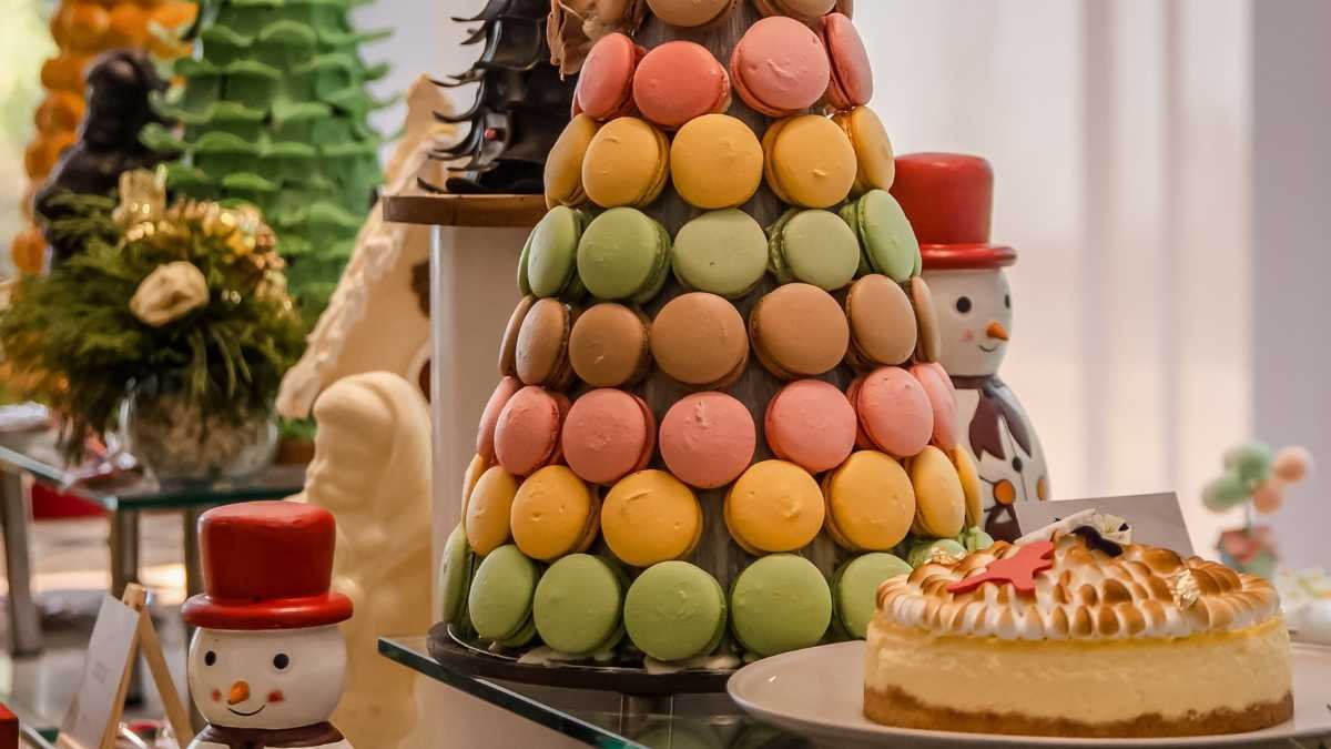 Yule Logs From Tradition to TikTok Sensation - A Viral Dessert Phenomenon! (3)