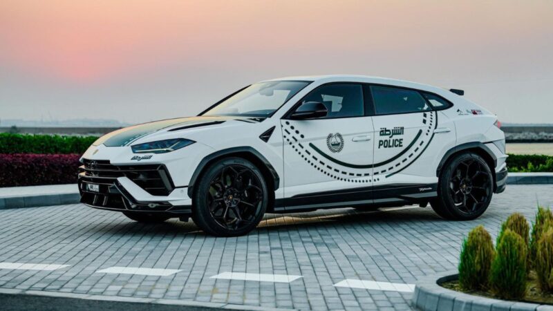 Dubai Police Boosts Fleet with High-Performance Lamborghini Urus Performante (1)