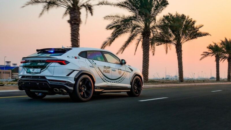 Dubai Police Boosts Fleet with High-Performance Lamborghini Urus Performante (1)