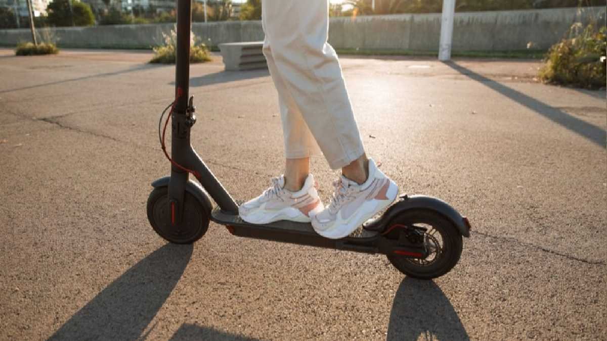 RTA Creates Designated Tracks For E-Scooters in Dubai
