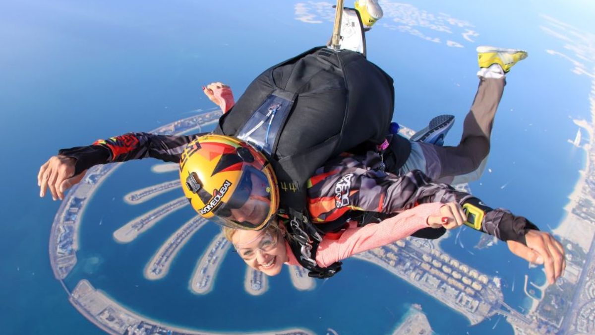 Dubai's Summer Thrills with Skydive Dubai and Skyhub Gyrocopter