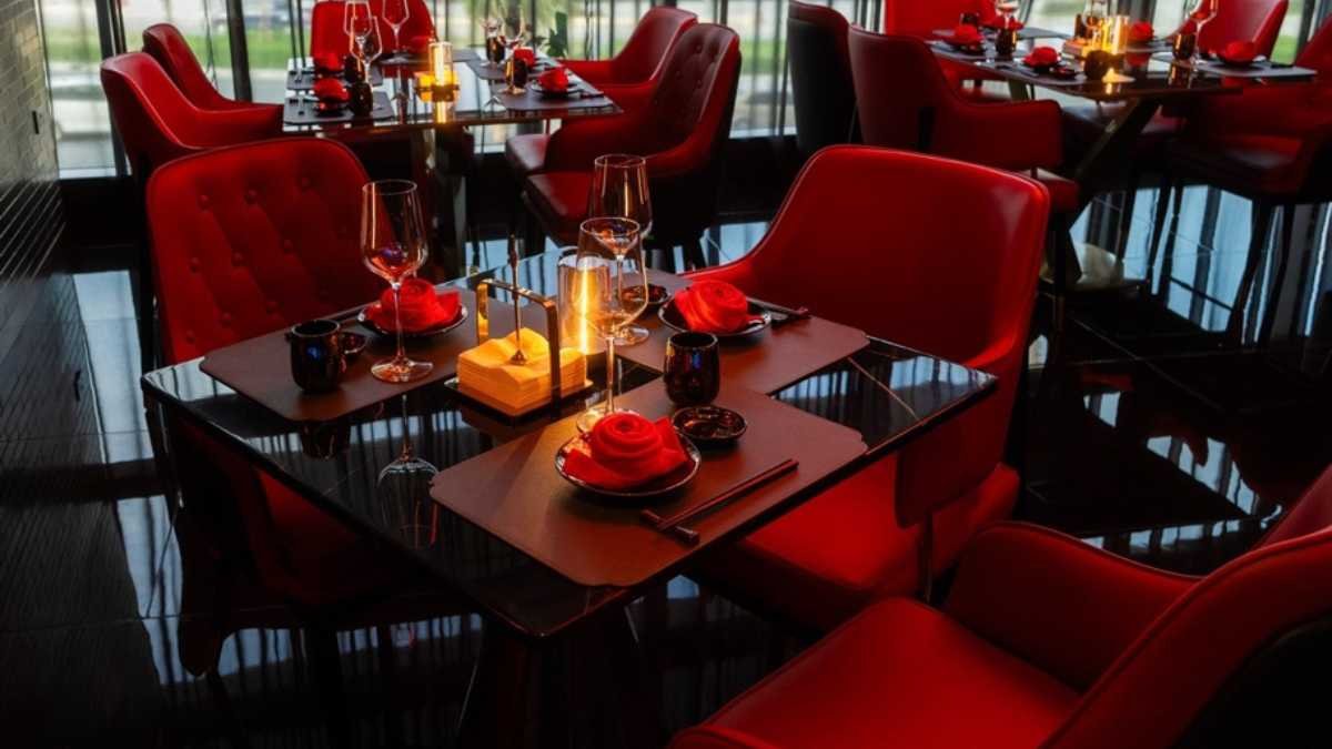 <iframe src="https://www.google.com/maps/embed?pb=!1m18!1m12!1m3!1d3610.503032310493!2d55.28936537394785!3d25.186253132146607!2m3!1f0!2f0!3f0!3m2!1i1024!2i768!4f13.1!3m3!1m2!1s0x3e5f69de6f7a7979%3A0x8221b63099e54e49!2sJUYI%20Restaurant%20%26%20Lounge!5e0!3m2!1sen!2sin!4v1718988428687!5m2!1sen!2sin" width="600" height="450" style="border:0;" allowfullscreen="" loading="lazy" referrerpolicy="no-referrer-when-downgrade"></iframe>