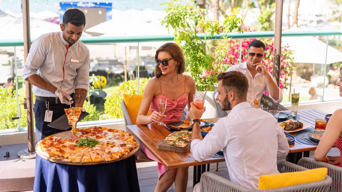 The Giant Pizza at VERO Italian Dubai