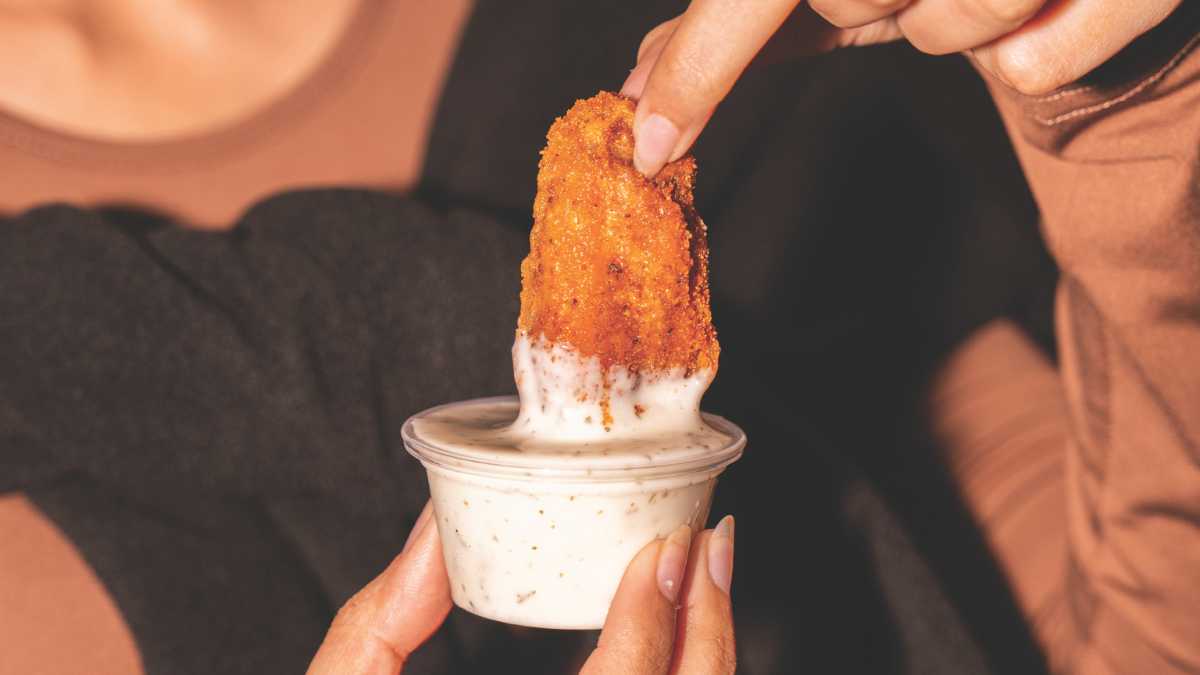 Wingstop Brings the Heat: The Hottest Launch Yet—Hot Honey Dry Rub Now Available in the UAE!