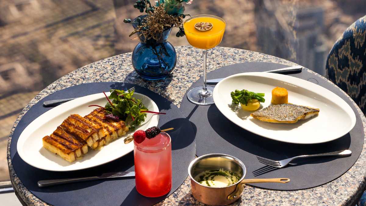 Lunch Like a Boss at At.mosphere Burj Khalifa 122 Floors Above Dubai!