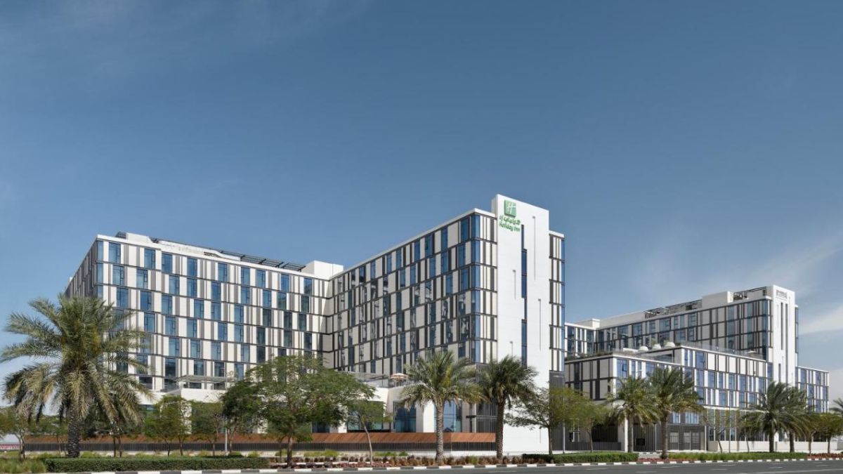 Holiday Inn Dubai al-Maktoum Airport 