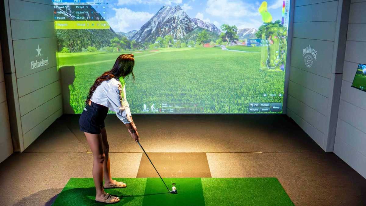 The Golf Simulator Competition Series at Ribs & Brews Is a Whole Vibe