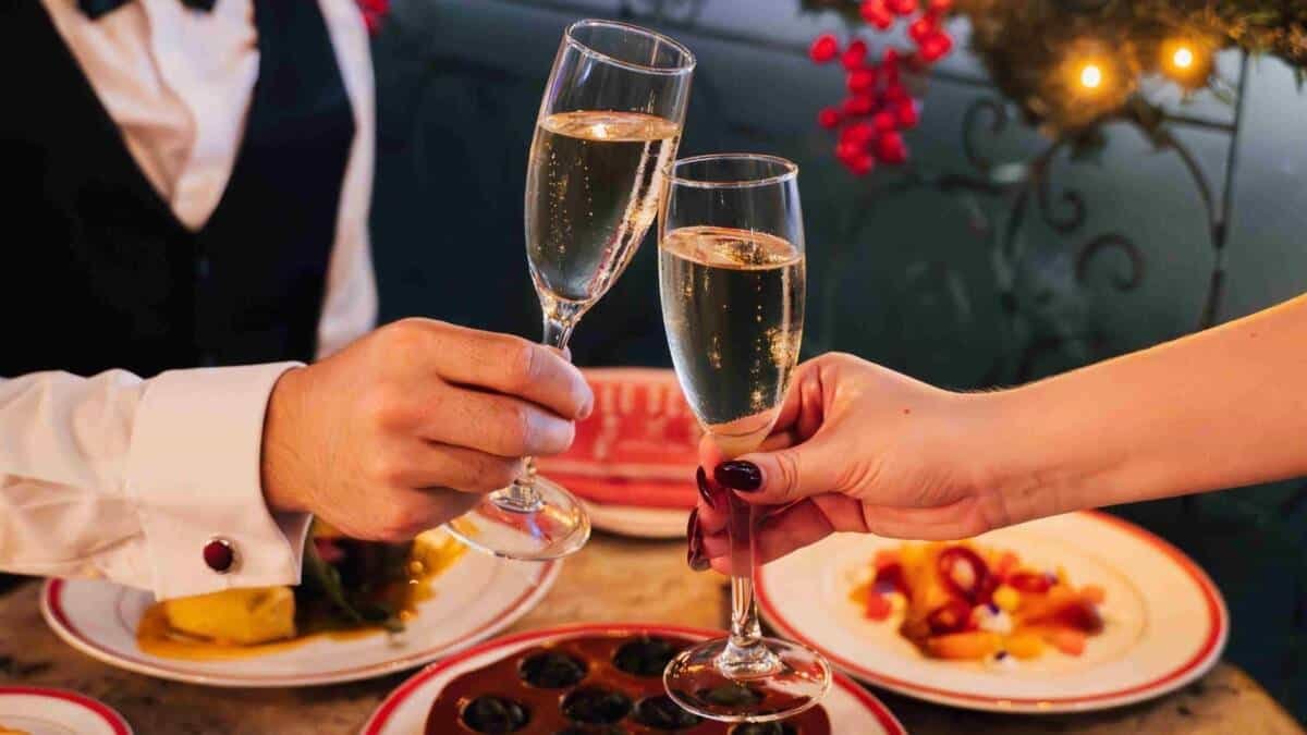 A Parisian-Inspired Christmas And New Year’s Celebration At Bistro Des Arts