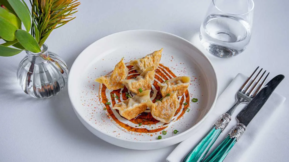 Pop, Sip, Dance: Enjoy Sunday Evening Brunch At Narnia