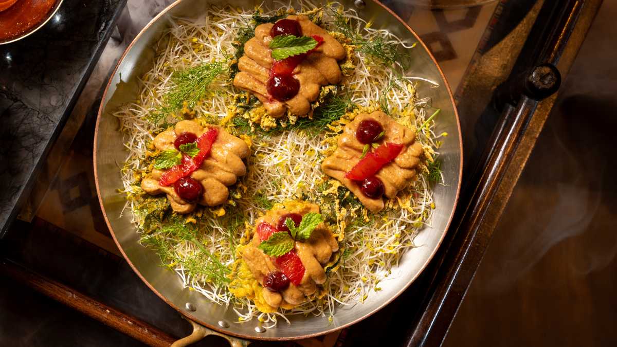 Enjoy-Velvet-Nights-Vintage-Cocktails-at-Flying-Elephant-Novotel-Dubai