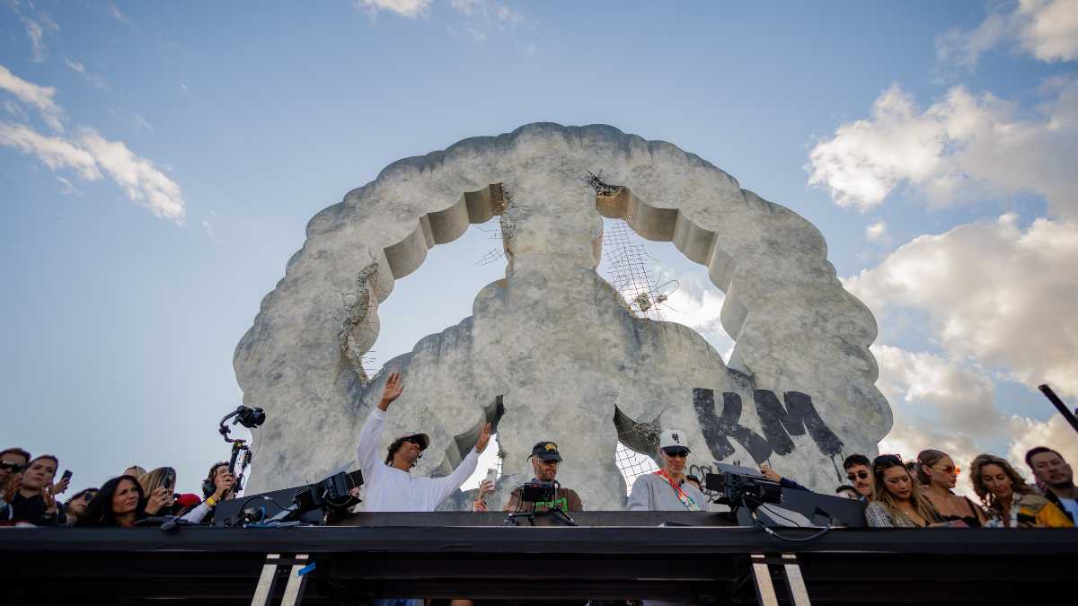 Explore Keinemusik Desert Show at Bab Al Shams Arena Dubai