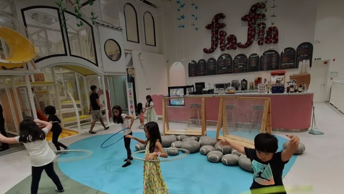 Best Restaurants with Outdoor Playgrounds