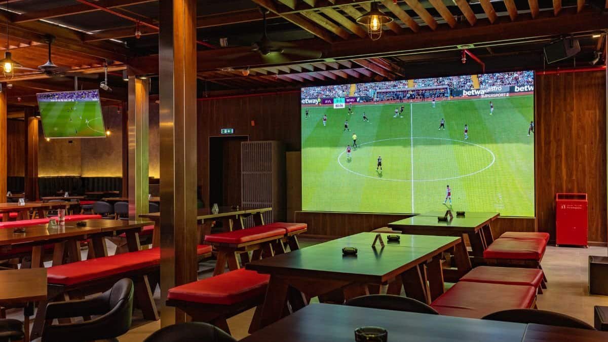 Arsenal vs PSG European Cup Final in Dubai