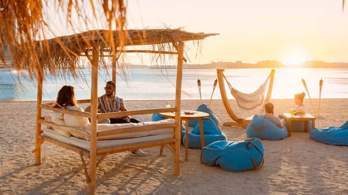 Reservations are highly recommended, especially during weekends, sunset hours, and Dubai’s cooler winter season when the venue gets particularly busy.