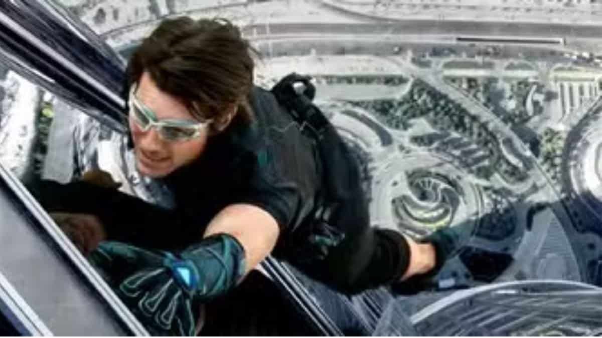 tom cruise stunt on burj khalifa